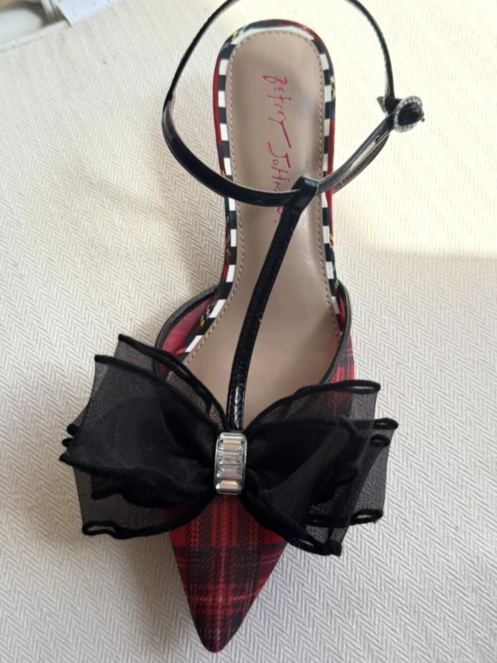 Betsey Johnson Lillyan Women's Red Plaid Tartan Bow Heels Shoes Size 8.5 New - Picture 3 of 16